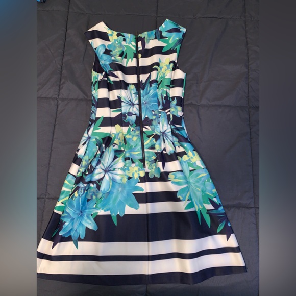 Vince Camuto Floral Dress - Picture 2 of 3